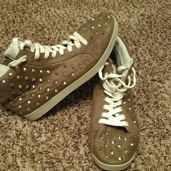 Studded boots - Picture 2 of 6